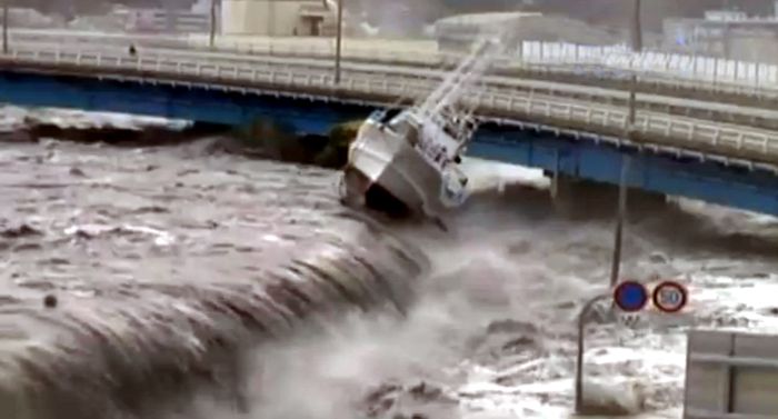 el mar desaparece antes de un tsunami